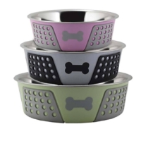 Set de tres comederos bebederos Ibañez de acero inoxidable en colores rosa, negro y verde con diseño de hueso